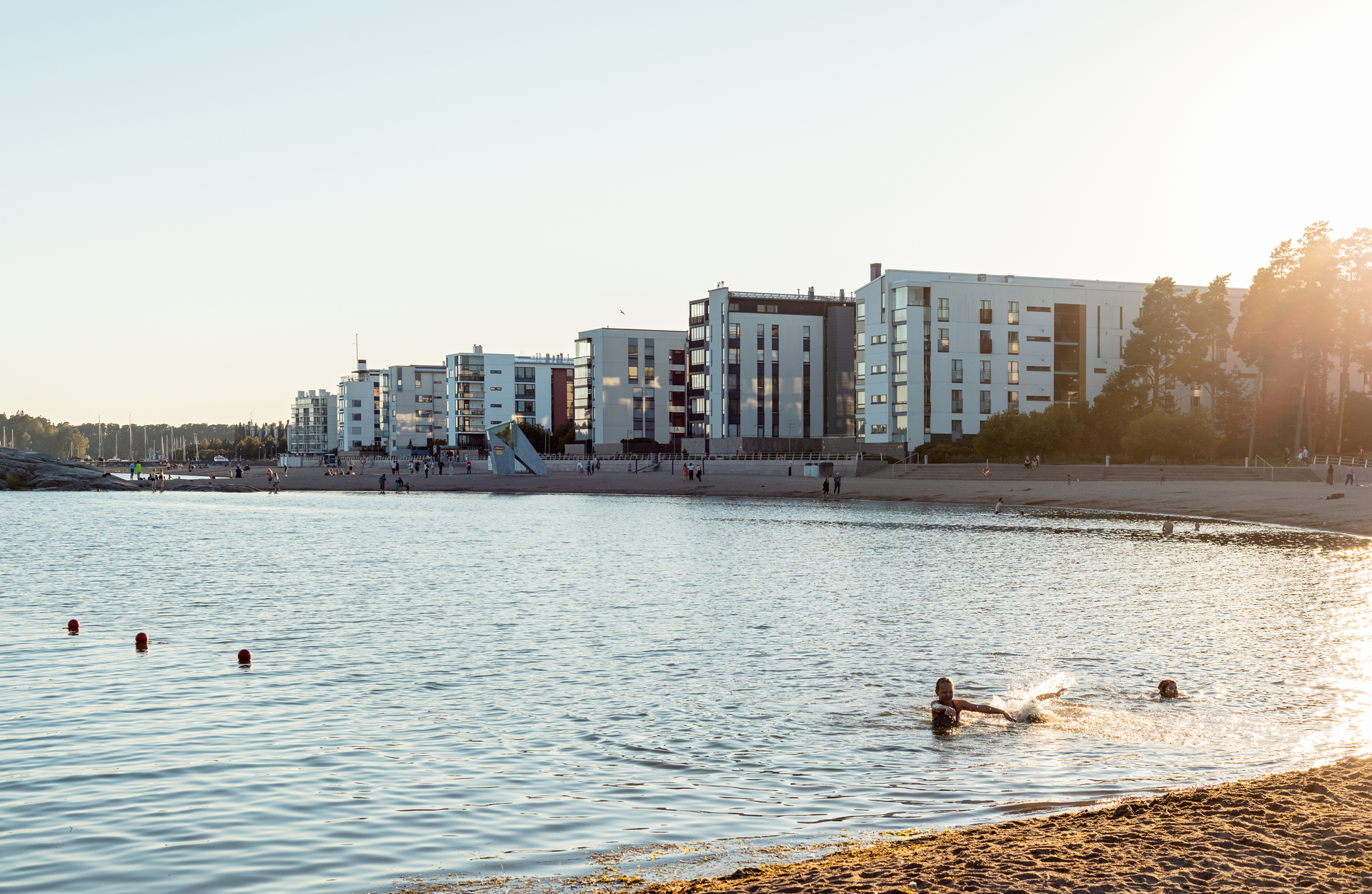 Miten kuumuus uhkaa koteja ja miten kaupungit voivat vastata kuumuuden asettamiin haasteisiin? 